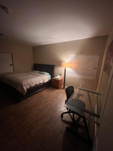 Guestroom, West Valley King Room 94th in West Phoenix