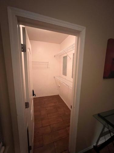 West Valley King Room 94th in West Phoenix