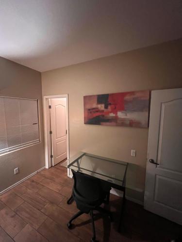 West Valley King Room 94th in West Phoenix