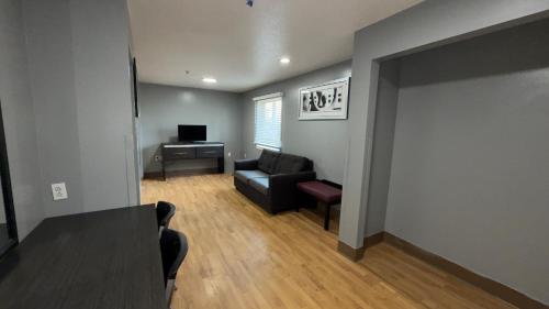 Welcome Suites Hazelwood Extended Stay Hotel in Hazelwood, USA