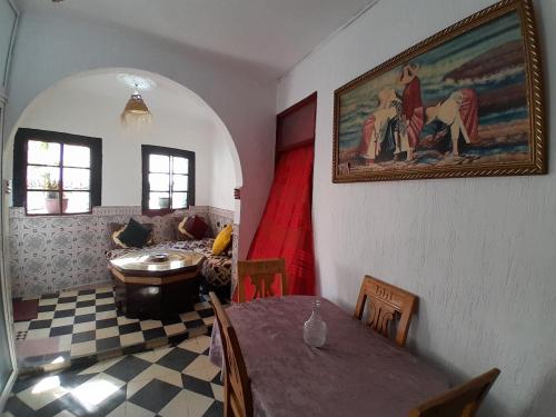 Arch Guesthouse - Dorm for Budget Travelers in Tangier – khách sạn tại Marshan