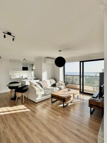 Luxurious new penthouse with ocean views