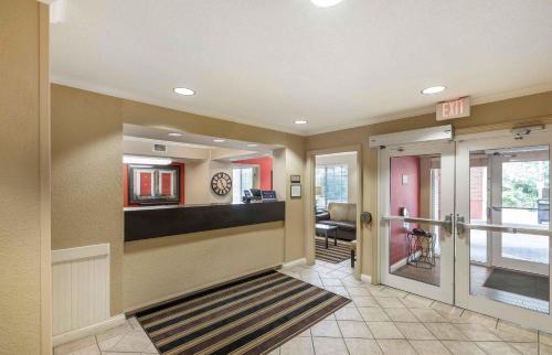 Extended Stay America Suites - Milwaukee - Brookfield - 로비