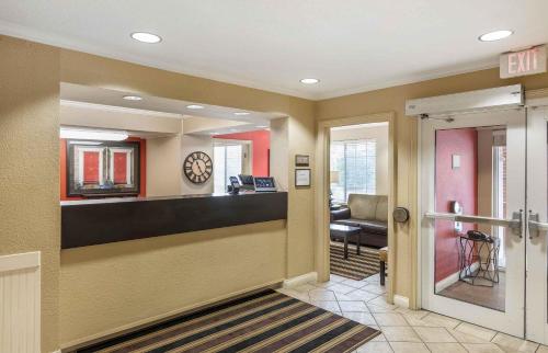 Extended Stay America Suites - Milwaukee - Brookfield - 로비