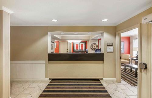 Extended Stay America Suites - Milwaukee - Brookfield - 로비