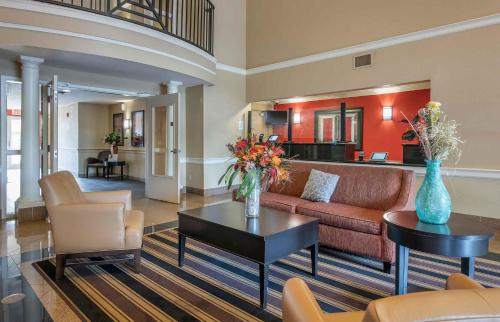 Lobby, Studio 6 Suites Jacksonville Deerwood Park&nbsp; FL in Jacksonville (FL)