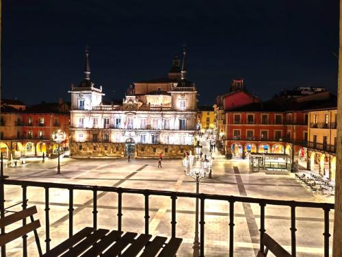 Plaza Mayor de León 3ª planta en edificio histórico sin ascensor con vistas privilegiadas