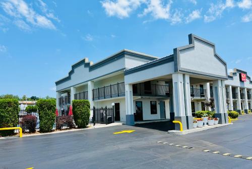Econo Lodge Lenoir City - image 12