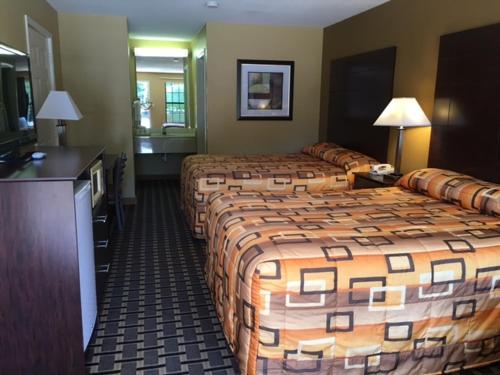 Executive Inn and Suites Longview Located in Longview, Executive Inn and Suites Longview is a perfect starting point from which to explore Longview (TX). Both business travelers and tourists can enjoy the hotels facilities and servic