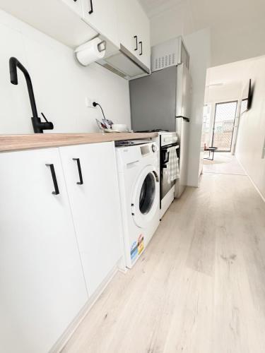 Brisbane CBD - 2BR - Sleeps 6 - Snacks WIFI - Parking in 溫莎