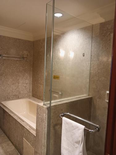 Royal Service Suite At Berjaya Times Square - image 6