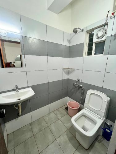 Ample Homes 2BHK Retreat Near to AIMS edappally - image 2