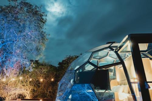 The Dome, Private Pool, Hot tub, Free Standing Bath, Private Game Reserve, Stargazing, Giraffe Tower in Hluhluwe