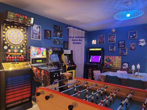 Années 80, enquête et jeux hors du temps gîte à louer La Chaîne