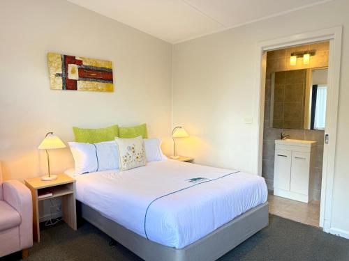 Beachcomber Motel and Apartments Apollo Bay Room Type - Double Bed room 