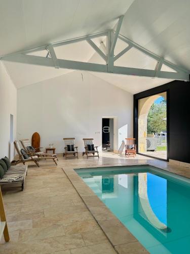Swimming pool, Chateau Bernon Gite 15 Personnes - piscine et SPA in Queyrac