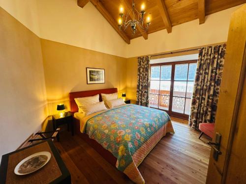 VILLA SEEBERG - by "Schloss Gessenberg" luxurious vacation home with lake and mountain views, suitab in Waging Am See