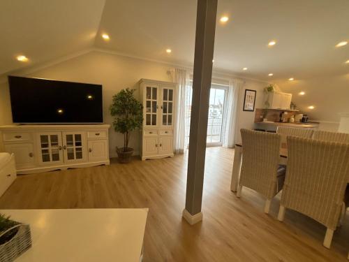 Landhausstubchen 105qm mit Balkon-2 Schlafzimmer-Bad-WC-WiFi-Kaffeemaschine-Waschmaschine-Trockner-F in Eichenzell