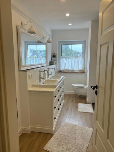 Landhausstubchen 105qm mit Balkon-2 Schlafzimmer-Bad-WC-WiFi-Kaffeemaschine-Waschmaschine-Trockner-F in Eichenzell