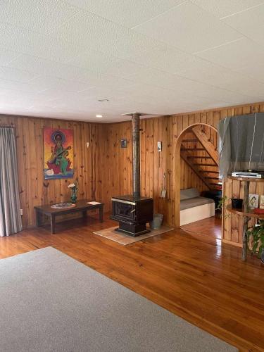 Shared lounge/TV area, Sub Tropical Paradise Retreat in Whangaroa