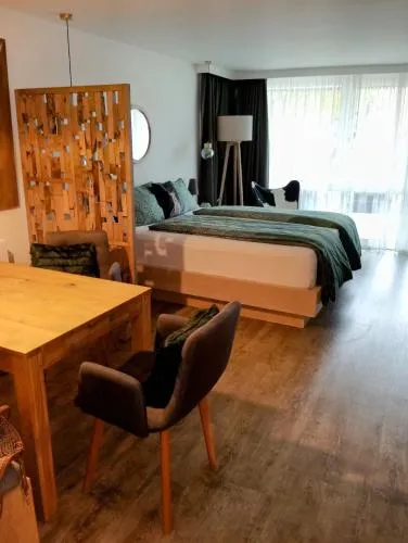 Maurers Schlierseetraum 6, Studio 455 mit 42 qm neu renoviert, Erdgeschoss mit eingezäunter Terrasse in ruhiger Lage am Kirchbichlweg 8 in Schliersee, Deutschland