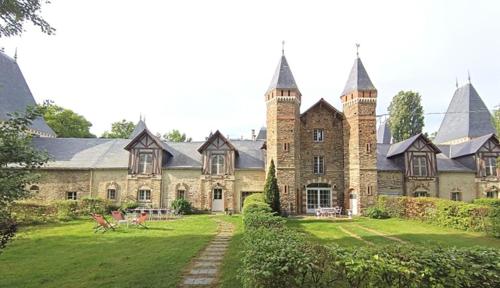 Grand gîte dans les communs d'un Château gîte à louer Riaillé