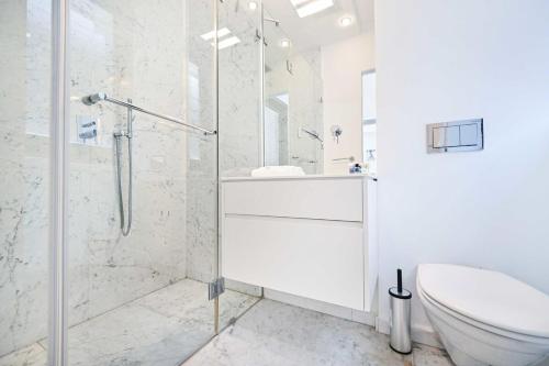 Modern Beachfront Haven 3BR by HolyGuest - image 4