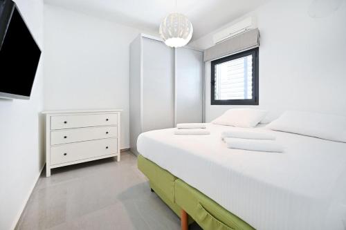 Modern Beachfront Haven 3BR by HolyGuest - image 5