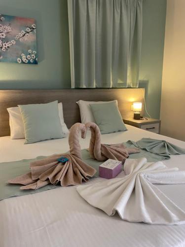 2 bedrooms, 3 beds