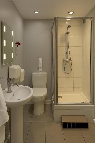 2 bedrooms, 3 beds