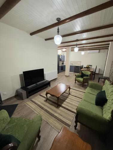 Istaba viesiem, To Petrino 2 Apartment -Authentic Comfort in the Heart of Kalopanayiotis in Kalopanajiotis
