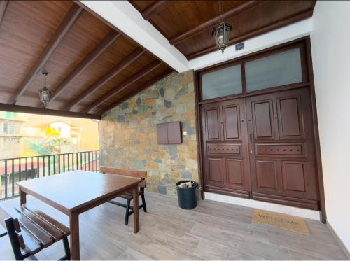 Balkons/terase, To Petrino 2 Apartment -Authentic Comfort in the Heart of Kalopanayiotis in Kalopanajiotis