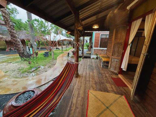 Vista exterior, Sanctuary Hostel - Art & Adventure in Koh Lanta