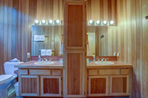 22 Rogue-AC-Hot Tub-4BR/3.5BA - image 11