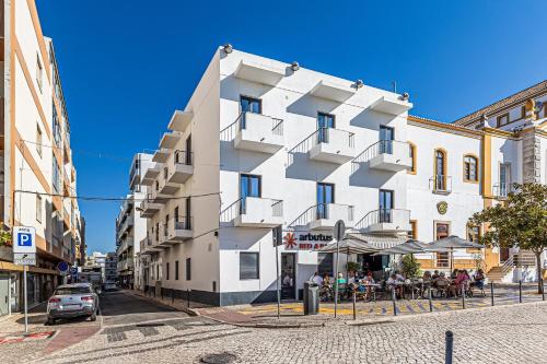 Фасада на хотела, Arbutus Bed and Bar in Портимао