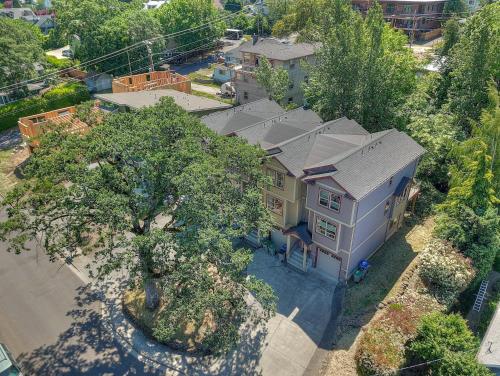 B2-River View-AC-3BR/3.5BA - image 11