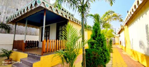 Viesnīcas āriene, Rasleela Resort - A Luxurious Rajasthani Tent Theme Stay In Khatushyam Ji in Reengus