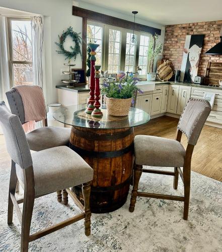 Lake House perfect for family of 10 in Princeton (IL)