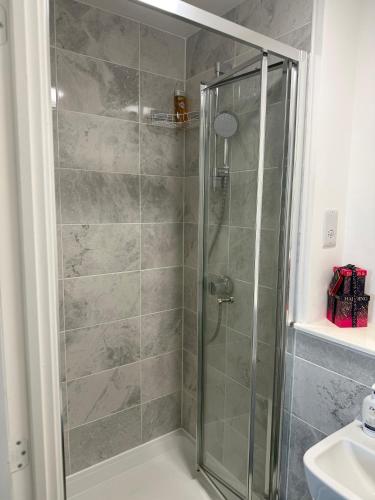 One Bedroom Apartment Near Royal Infirmary & Easy Access to Edinburgh Centre in Danderhall