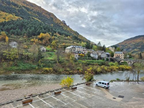 Game of Tarn in Les Vignes (Languedoc-Roussillon)