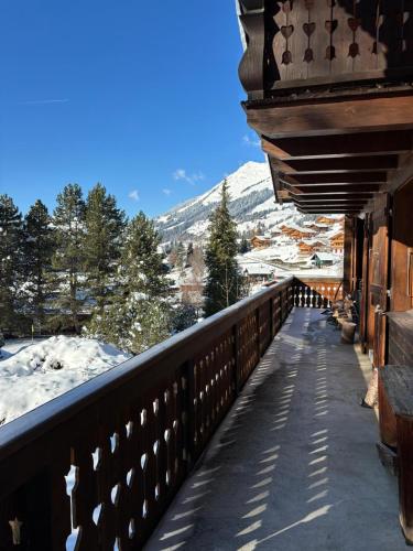 Balcony/terrace, Chalet familial Rose de Noel in Les Diablerets