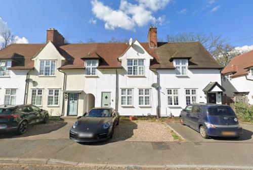 Exterior view, 3 Bedroom House with Parking in West Byfleet