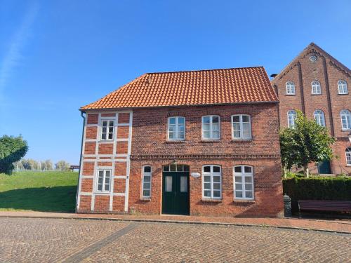 Schleusenwärterhaus am Ostedeich (Schleusenwarterhaus am Ostedeich) in Neuhaus (Oste)