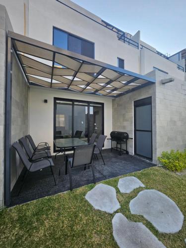 DAGA House Pool table, pool and air conditioning in Alpuyeca