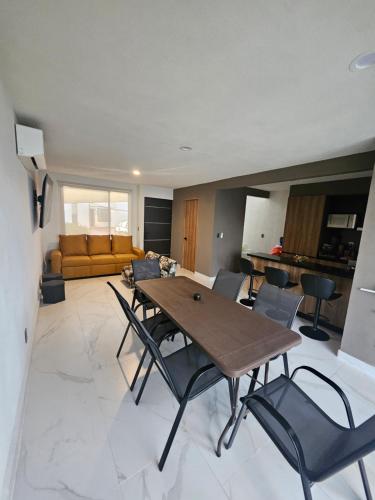 DAGA House Pool table, pool and air conditioning in Alpuyeca