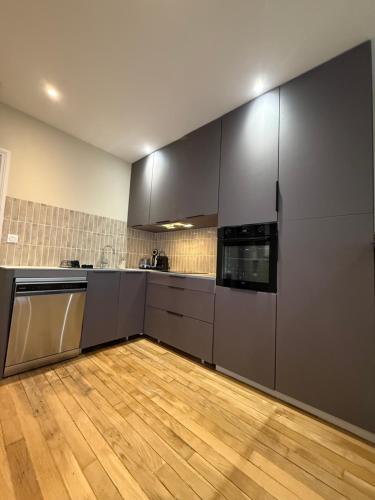 Kitchen, La Suite Haussman in Gueret