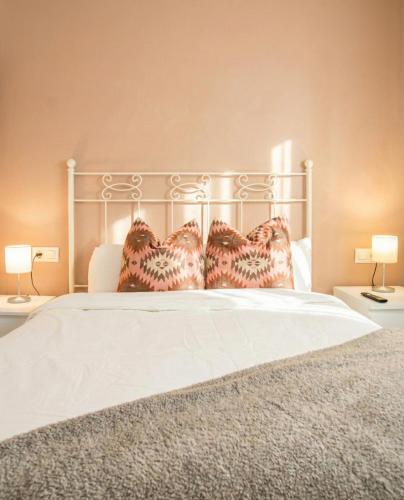 Spacious 2 bedroom apt in the heart of Triana, Sevilla