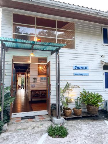 Exterior view of Baan Talay Koh Chang