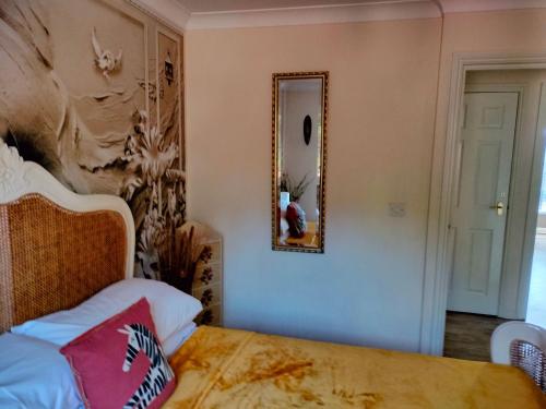 Ideal for country holidays and trips to London's tourist attractions - image 11
