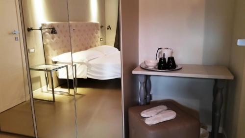 Standard  Double Room image 6